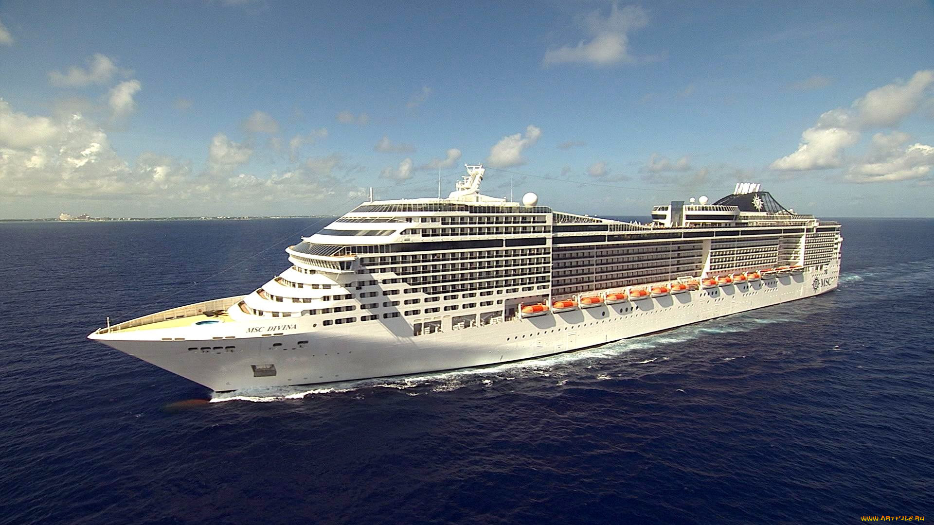 Лайнер MSC Divina